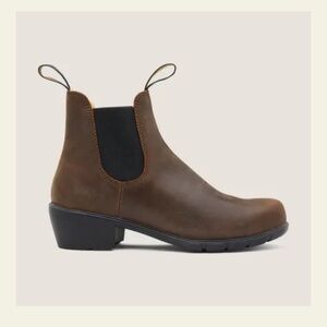 NWT Chelsea heeled leather boots